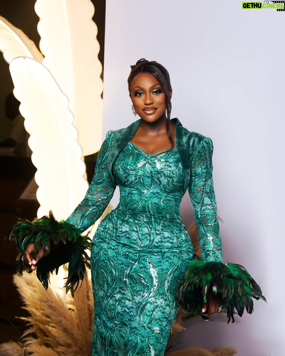 Linda Osifo - 21.3K Likes - Don’t live to prove points. Let the points be the proof. 🤎#LAO

Some jpegs for your inspiration 😘.

#dress @afifimmacouture 
#stylist @rogerstimi @styledbytimi 
#mua @beautybyluch
#photo @snapp_code