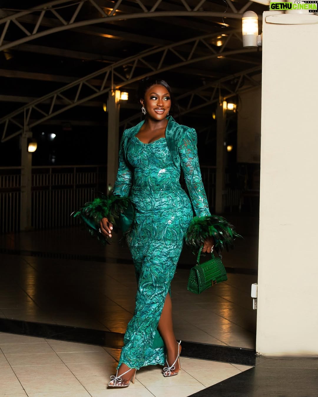 Linda Osifo - 21.3K Likes - Don’t live to prove points. Let the points be the proof. 🤎#LAO

Some jpegs for your inspiration 😘.

#dress @afifimmacouture 
#stylist @rogerstimi @styledbytimi 
#mua @beautybyluch
#photo @snapp_code