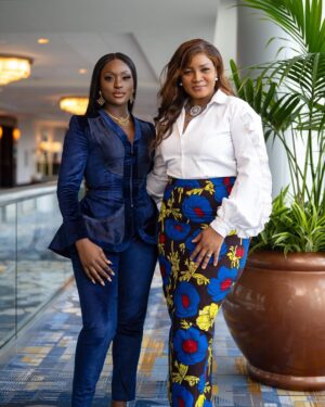Linda Osifo Instagram - Passion is an important element in success. But executing is a vital step to the growth. -LAO
I’m so grateful to God for everything.
Here I am sharing a beautiful moment with a role model I look towards, Dr, veteran, Queen, screen goddess @realomosexy at the Entrepreneurial Leadership summit in Houston,Texas.
#📸 @akintayotimi
#lindaOsifo #LAO