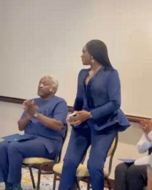 Linda Osifo Instagram - Passion is an important element in success. But executing is a vital step to the growth. -LAO
I’m so grateful to God for everything.
Here I am sharing a beautiful moment with a role model I look towards, Dr, veteran, Queen, screen goddess @realomosexy at the Entrepreneurial Leadership summit in Houston,Texas.
#📸 @akintayotimi
#lindaOsifo #LAO