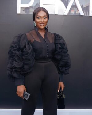 Linda Osifo Instagram - Good Friday, good people.🤎
April 5th look for @tecnomobileng #PhanthomVFold launch
#Outfit #blouse by @ciscacecilrtw & trouser by @julyetpeters
#LindaOsifoXTecno
#unfoldextraordinary
#phantomVFold