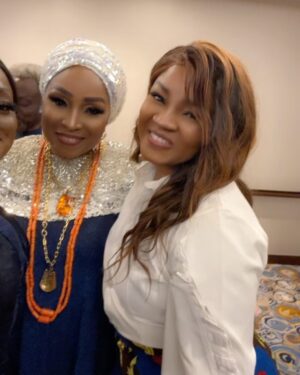 Linda Osifo Instagram - Passion is an important element in success. But executing is a vital step to the growth. -LAO
I’m so grateful to God for everything.
Here I am sharing a beautiful moment with a role model I look towards, Dr, veteran, Queen, screen goddess @realomosexy at the Entrepreneurial Leadership summit in Houston,Texas.
#📸 @akintayotimi
#lindaOsifo #LAO