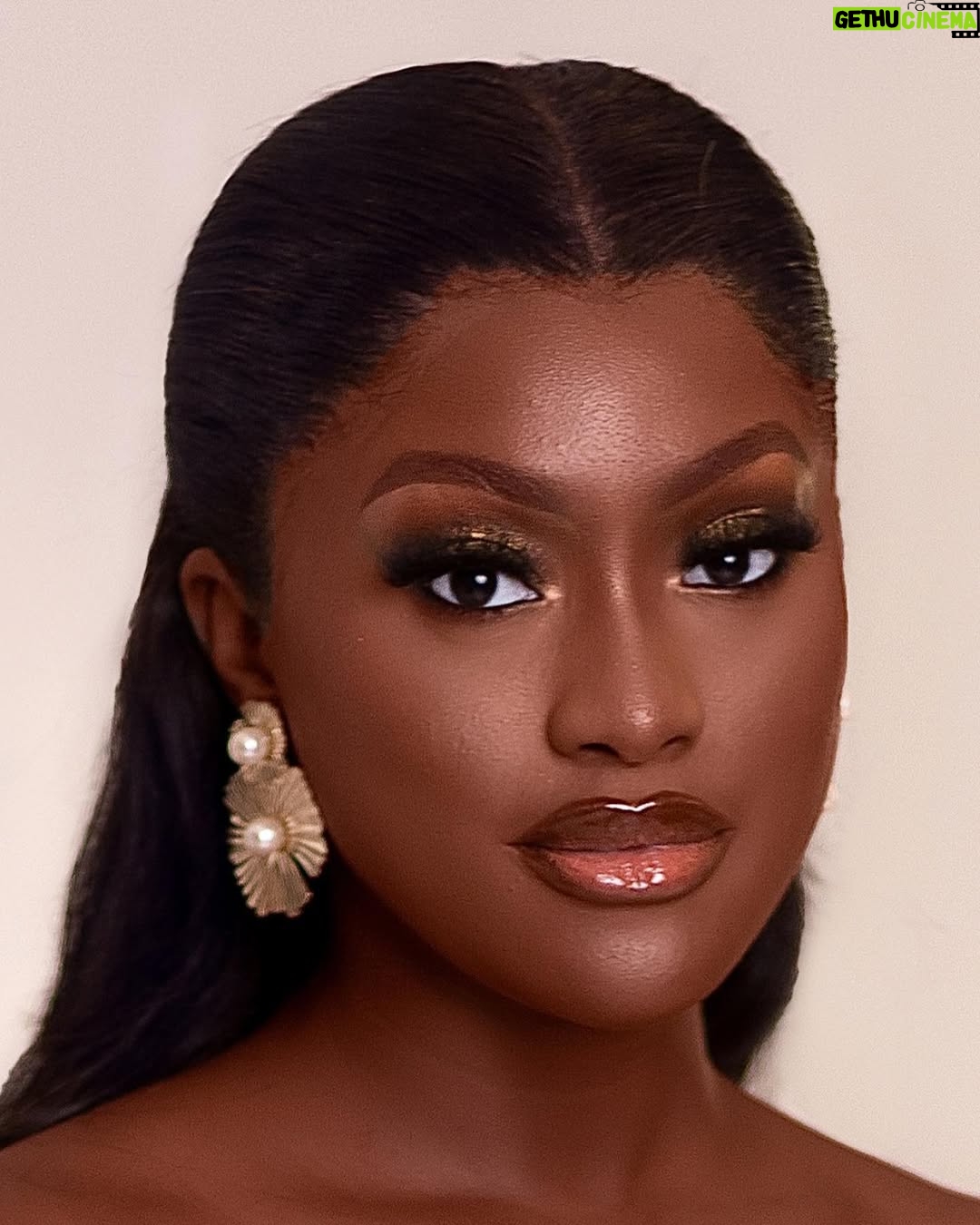 Linda Osifo - 20.6K Likes - Normally, you should feel it. It gets better. My month of July⭐️.

New Week! #NewVibes #LAO 🤎
—————————
#outfit @weyimiii 
#mua @beautybyluch 
#hairstylist @daves_classik 
#photo @yomi.visuals 
#stylist @lindaosifo_instyles