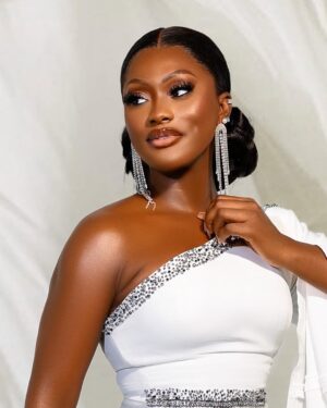 Linda Osifo Instagram - Happy Birthday to me.🎂🤎🙏🥹
What more can I really ask from God?
Greatness, favour, prosperity, blessings and more God has given me.
My prayer is to truly become the woman that He created me to be.
For this new age…all I pray for is peace of the mind and continuous faith.
I thank God for my life, for my journey, my battles and the endless love around my life.
Cheers to another new age!!!🥰🥳 This is 32, my year of ‘divine peace’. 🙏🎂.
#GodIsGreat #HappyBirthdayToMe
#BirthdayGirl #melaningoddess