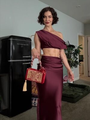 Linsey Godfrey Instagram - Daytime Emmys 2025 🏆✨

Dress @effiekatsofficial 
Purse @vr_storybook 
Jewelry @caitlynminimalist