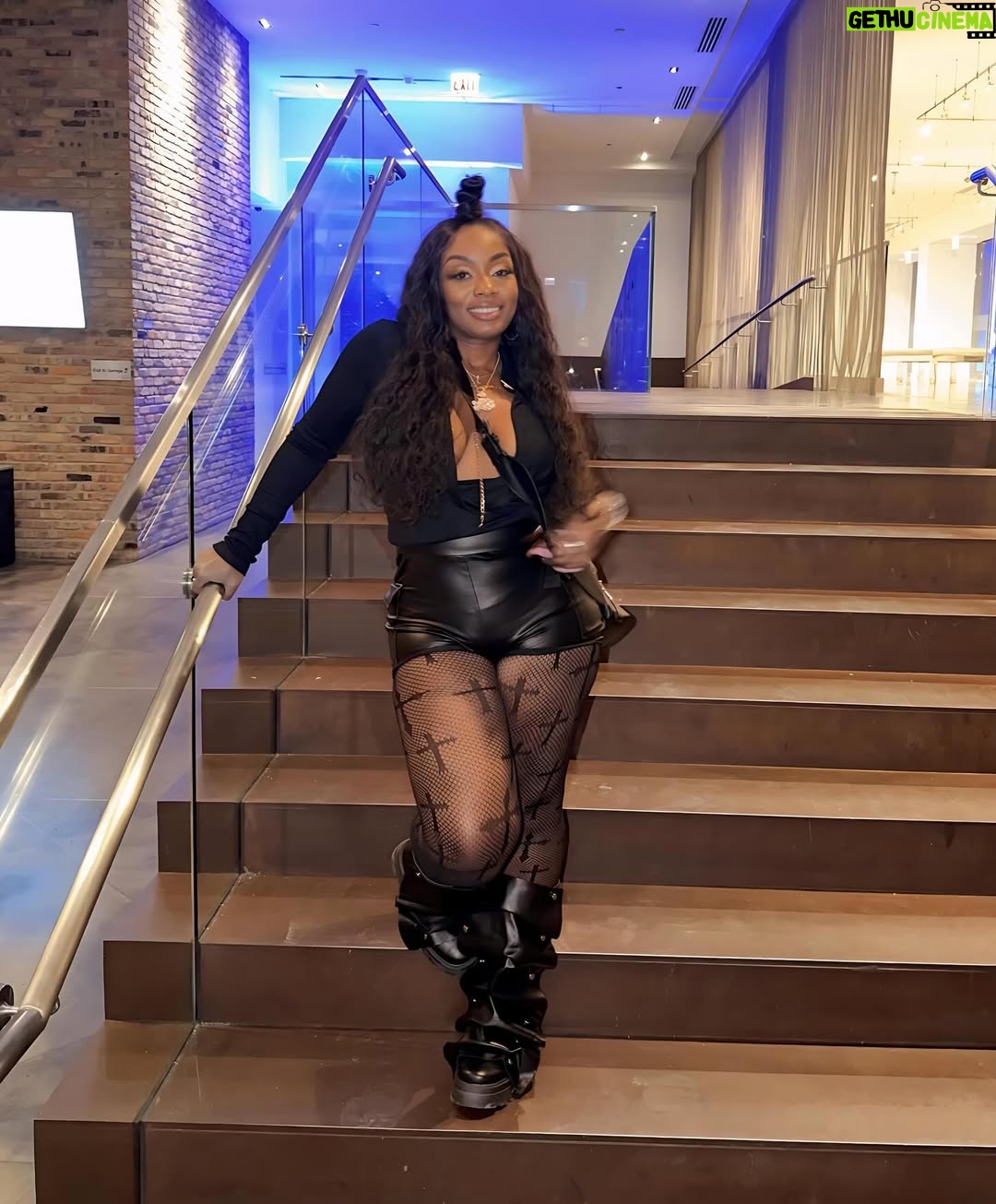 Lisa Brown - 7.1K Likes - 𝐒𝐨𝐦𝐞𝐭𝐢𝐦𝐞𝐬 𝐋𝐢𝐟𝐞 𝐆𝐞𝐭𝐬 𝐁𝐥𝐮𝐫𝐫𝐲! 𝑷𝑶𝑷 𝑰𝑻 𝑨𝑵𝒀𝑾𝑨𝒀!💅🏾💋