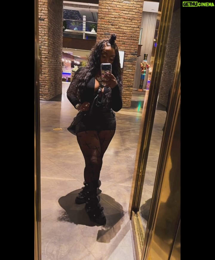 Lisa Brown - 7.1K Likes - 𝐒𝐨𝐦𝐞𝐭𝐢𝐦𝐞𝐬 𝐋𝐢𝐟𝐞 𝐆𝐞𝐭𝐬 𝐁𝐥𝐮𝐫𝐫𝐲! 𝑷𝑶𝑷 𝑰𝑻 𝑨𝑵𝒀𝑾𝑨𝒀!💅🏾💋