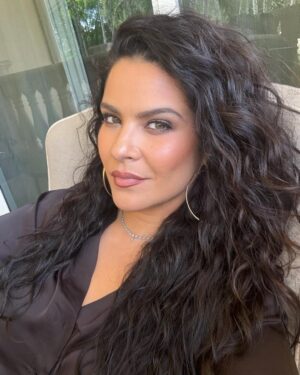 Litzy Instagram - Una visita relámpago en @telemundo que ha sido mi casa por tantos años. Encontrarme a tantas personas tan queridas para mi ha sido maravilloso. Gracias por tanto cariño, respeto y apoyo de siempre a mi y mi carrera. 🙏🏼✨

Gracias @cynthiabague por la invitación y todas tus atenciones. TQM 💛

Gracias @osoramah por venir conmigo, por tu profesionalismo, compañía, apoyo y diversión. Te adoro ✨
Gracias @prensadanna por prestármelo! 🤪