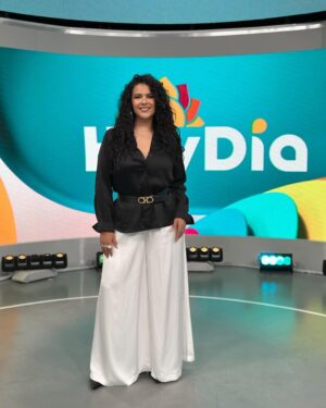 Litzy Instagram - Una visita relámpago en @telemundo que ha sido mi casa por tantos años. Encontrarme a tantas personas tan queridas para mi ha sido maravilloso. Gracias por tanto cariño, respeto y apoyo de siempre a mi y mi carrera. 🙏🏼✨

Gracias @cynthiabague por la invitación y todas tus atenciones. TQM 💛

Gracias @osoramah por venir conmigo, por tu profesionalismo, compañía, apoyo y diversión. Te adoro ✨
Gracias @prensadanna por prestármelo! 🤪