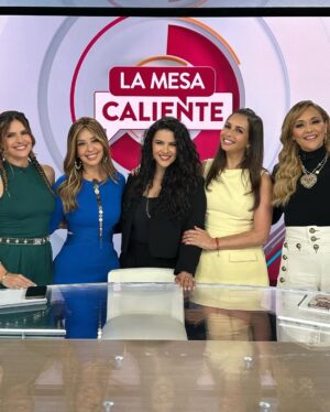 Litzy Instagram - Una visita relámpago en @telemundo que ha sido mi casa por tantos años. Encontrarme a tantas personas tan queridas para mi ha sido maravilloso. Gracias por tanto cariño, respeto y apoyo de siempre a mi y mi carrera. 🙏🏼✨

Gracias @cynthiabague por la invitación y todas tus atenciones. TQM 💛

Gracias @osoramah por venir conmigo, por tu profesionalismo, compañía, apoyo y diversión. Te adoro ✨
Gracias @prensadanna por prestármelo! 🤪