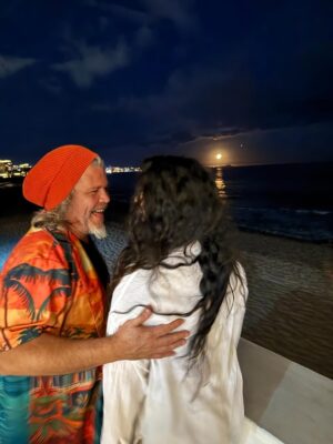 Litzy Instagram - Noche de Luna Lobo 🌕 

desde @pescaditobreak