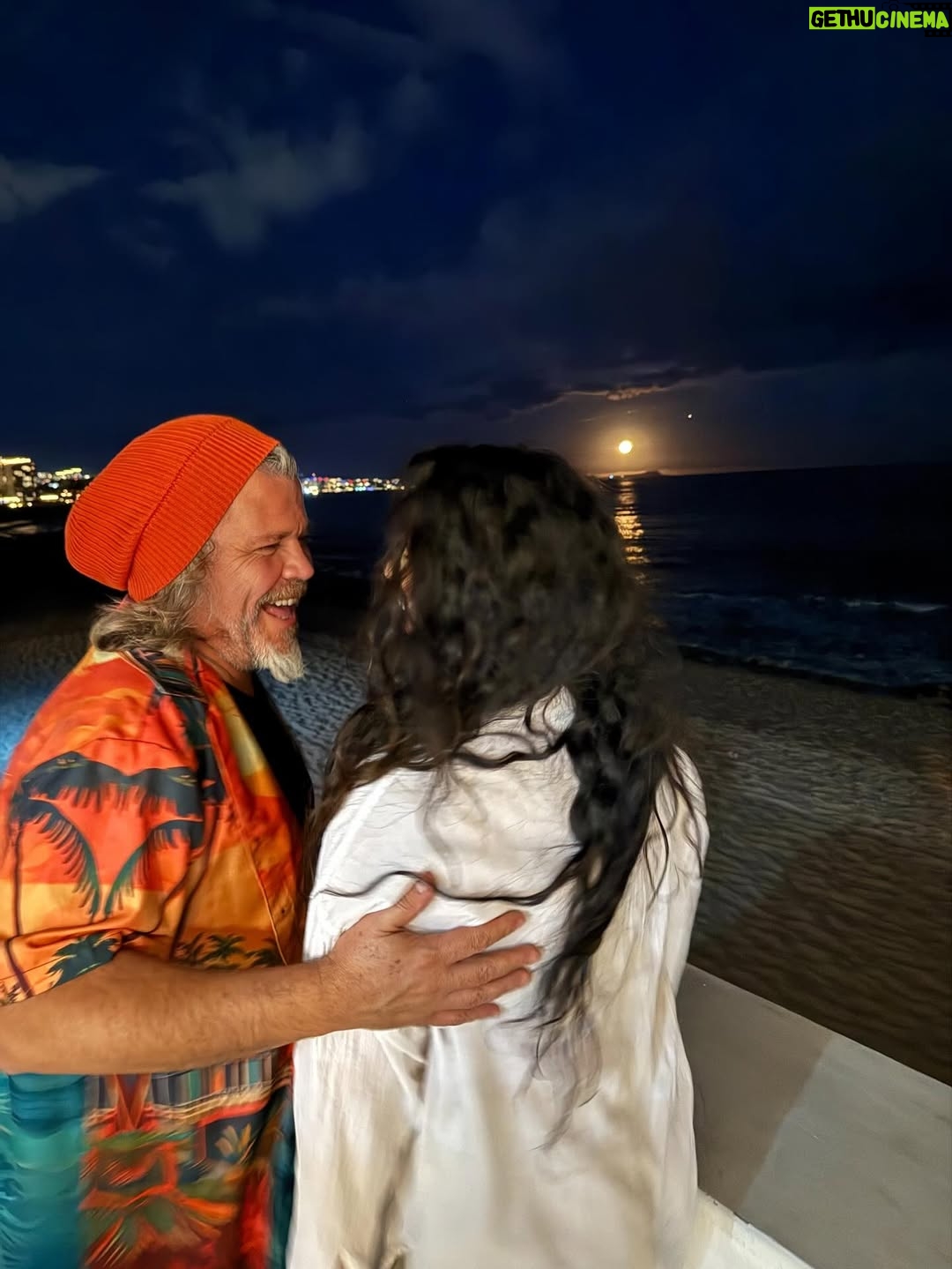 Litzy - 26.4K Likes - Noche de Luna Lobo 🌕 

desde @pescaditobreak