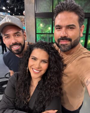 Litzy Instagram - Una visita relámpago en @telemundo que ha sido mi casa por tantos años. Encontrarme a tantas personas tan queridas para mi ha sido maravilloso. Gracias por tanto cariño, respeto y apoyo de siempre a mi y mi carrera. 🙏🏼✨

Gracias @cynthiabague por la invitación y todas tus atenciones. TQM 💛

Gracias @osoramah por venir conmigo, por tu profesionalismo, compañía, apoyo y diversión. Te adoro ✨
Gracias @prensadanna por prestármelo! 🤪