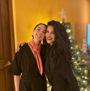 Litzy Instagram - Increíble primera Navidad en nuestra casa hasta el amanecer literal. 

Felicidad total en mi corazón. 💛 

Les deseo a todos siempre amor, paz, luz y magia en sus vidas. No hay más! ✨🙏🏼🎄❣️