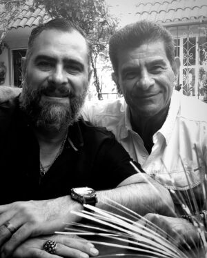 Litzy Instagram - Papito hoy hace 3 años te nos fuiste… 💔 
No tienes idea de lo mucho que nos haces falta físicamente porque espiritualmente te siento en todo momento. GRACIAS por jamás soltarnos, por seguir haciendo tus logísticas  desde donde estás para que todo se nos acomode y sigamos transitando la vida lo más felices que podamos. GRACIAS por tantas señales, te siento todo el tiempo, hasta puedo escuchar tu “Ay Hijita” y tu risa. 
Extraño que me digas triste “Perdieron mis Chivitas” o que platiquemos de series y películas…. Todavía quiero llamarte para contarte todas las cosas buenas que están pasando y estoy segura que te llevarías espectacular con Poncho. Hubieras sido feliz probando su comida y obvio estarías muerto de risa por todas sus ocurrencias. Es más chistoso que yo Papá 🤪 jajajajaja! 
TE AMO y te pienso con cada latido de mi corazón. 
Hasta volvernos a encontrar Pa. 🙏🏼🕊️✨