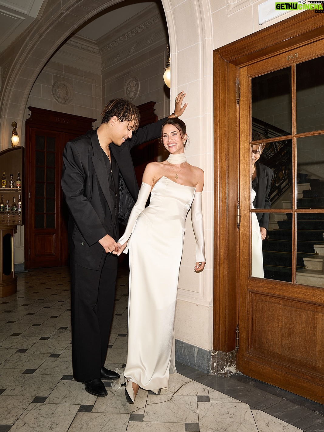 Lize Feryn - 35.2K Likes - 10 dagen getrouwd, voorlopig geen spijt 😌👍🏻♥️

Photos by @vincentandfelicia 🕊️
Dress by @evajanssensbridal 👰🏻‍♀️
Make up & hair by @inesborgonjon 🦢
First look location @hotelfleurdeville 🤍
