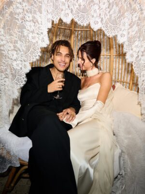 Lize Feryn Instagram - Getrouwd met de man van mijn dromen ♥️

25-10-25 ~ CIVIL WEDDING 

📷 @vincentandfelicia ♡