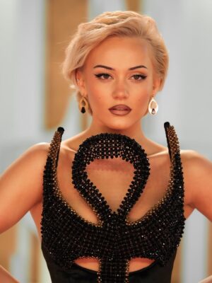 Lola Antolinos Instagram - What an honor to be present for the 8th edition of the El Gouna Film Festival @gff @elgounaredsea 

I’m extremely grateful because I was so lucky to have the opportunity to wear this sublime haute couture piece made to measure especially for the opening ceremony by these two exceptional artists @jalelchb @tarek__hocine 
Thank you from the bottom of my heart for your trust and your remarkable work. Engraved forever in mine.