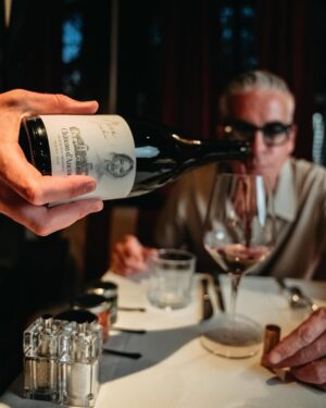 Lola Ponce Instagram - Un incontro tra arte, terra e passione. Dal cuore della Valle de Uco nasce «Musa Lola Ponce by Chateau d’Ancon», la visione condivisa di @lolaponce con gli enologi @juampimiche ed @emi.turano. Un Brut Nature e un Sauvignon Blanc che raccontano il carattere di un terroir unico, con l’anima argentina. 
Da oggi, puoi assaporarli nei ristoranti El Porteño.
 
A meeting of art, land, and passion.From the heart of Valle de Uco comes «Musa Lola Ponce by Chateau d’Ancon», — the shared vision of Lola Ponce with winemakers Juan Pablo Michelini and Emiliano Turano Ochoa. A Brut Nature and a Sauvignon Blanc that capture the essence of a unique terroir, with a true Argentine soul.
Starting today, you can savor them at El Porteño restaurants.
