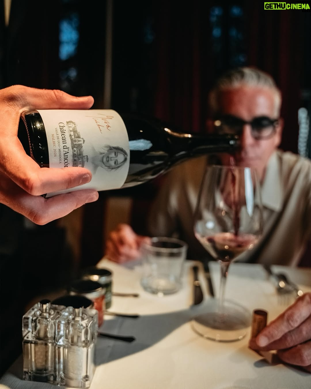 Lola Ponce - 165 Likes - Un incontro tra arte, terra e passione. Dal cuore della Valle de Uco nasce «Musa Lola Ponce by Chateau d’Ancon», la visione condivisa di @lolaponce con gli enologi @juampimiche ed @emi.turano. Un Brut Nature e un Sauvignon Blanc che raccontano il carattere di un terroir unico, con l’anima argentina. 
Da oggi, puoi assaporarli nei ristoranti El Porteño.
 
A meeting of art, land, and passion.From the heart of Valle de Uco comes «Musa Lola Ponce by Chateau d’Ancon», — the shared vision of Lola Ponce with winemakers Juan Pablo Michelini and Emiliano Turano Ochoa. A Brut Nature and a Sauvignon Blanc that capture the essence of a unique terroir, with a true Argentine soul.
Starting today, you can savor them at El Porteño restaurants.