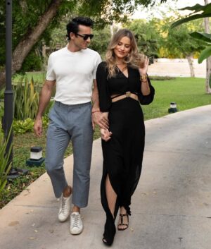 Lola Ponce Instagram - ❤️‍🔥🇲🇽 Mérida & el Amor…
Siempre de novios… @aarondiaz 
Gracias @hacienda.xcanatun y en especial a nuestro súper amigo & best Anfitrión @alfredorenterialv 💫 por estos días mágicos…