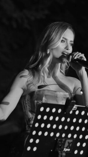 Lola Ponce Instagram - Dentro ognuno di noi vive una musa che attende solo un respiro di coraggio per cantare… 💋

LOVE in Concert  out everywhere 

Live from @chateau_dancon

Dentro de cada uno de nosotros vive una musa que solo espera un soplo de valentía para cantar…

Within each of us lives a muse that waits for just a breath of courage to sing…. 💋✍️ #lolaponceontour