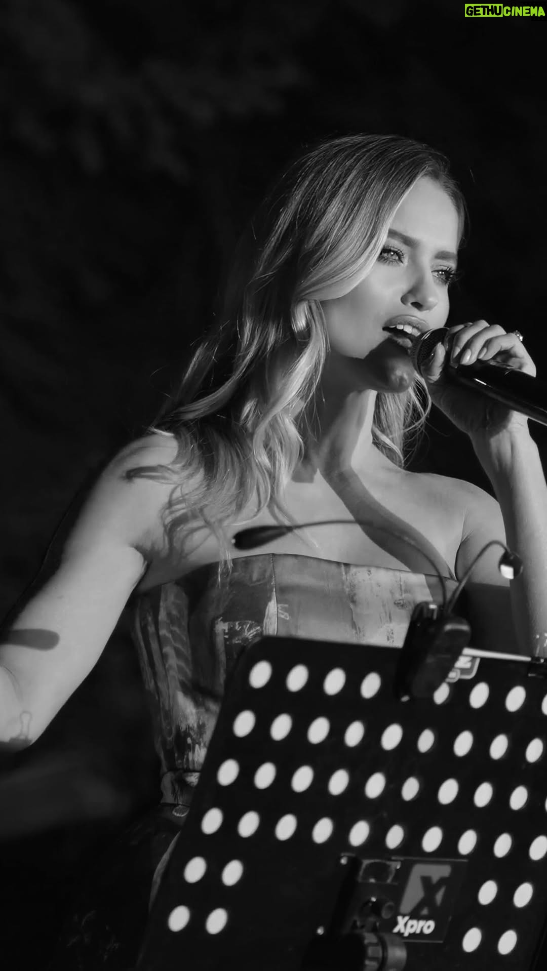 Lola Ponce - 3 Likes - Dentro ognuno di noi vive una musa che attende solo un respiro di coraggio per cantare… 💋

LOVE in Concert  out everywhere 

Live from @chateau_dancon

Dentro de cada uno de nosotros vive una musa que solo espera un soplo de valentía para cantar…

Within each of us lives a muse that waits for just a breath of courage to sing…. 💋✍️ #lolaponceontour
