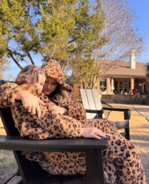 Lola Ponce Instagram - ❤️‍🔥 𝙻𝚘𝚟𝚎... 2026! 💫🤠🥂