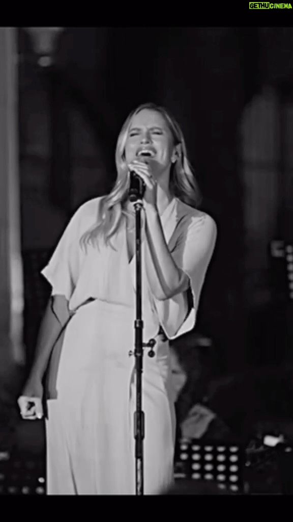 Lola Ponce - 3 Likes - Aqui… cantando con el corazón…
Por siempre… ❤️‍🔥🎶 

Live from @chateau_dancon 

𝙻𝙾𝚅𝙴 𝚒𝚗 𝙲𝚘𝚗𝚌𝚎𝚛𝚝...