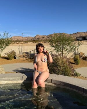 Lola Young Instagram - oh hi..
coachella i’ll see you tomorrow @ 4:50 - Mojave Tent
im soaking up the heat and feeling nervous af even tho in these photos i look the opposite - proof that social media is all a lie, still gonna shake my ass tho & pretend im fine lmaoooo.. see u there tomorrow🙃
