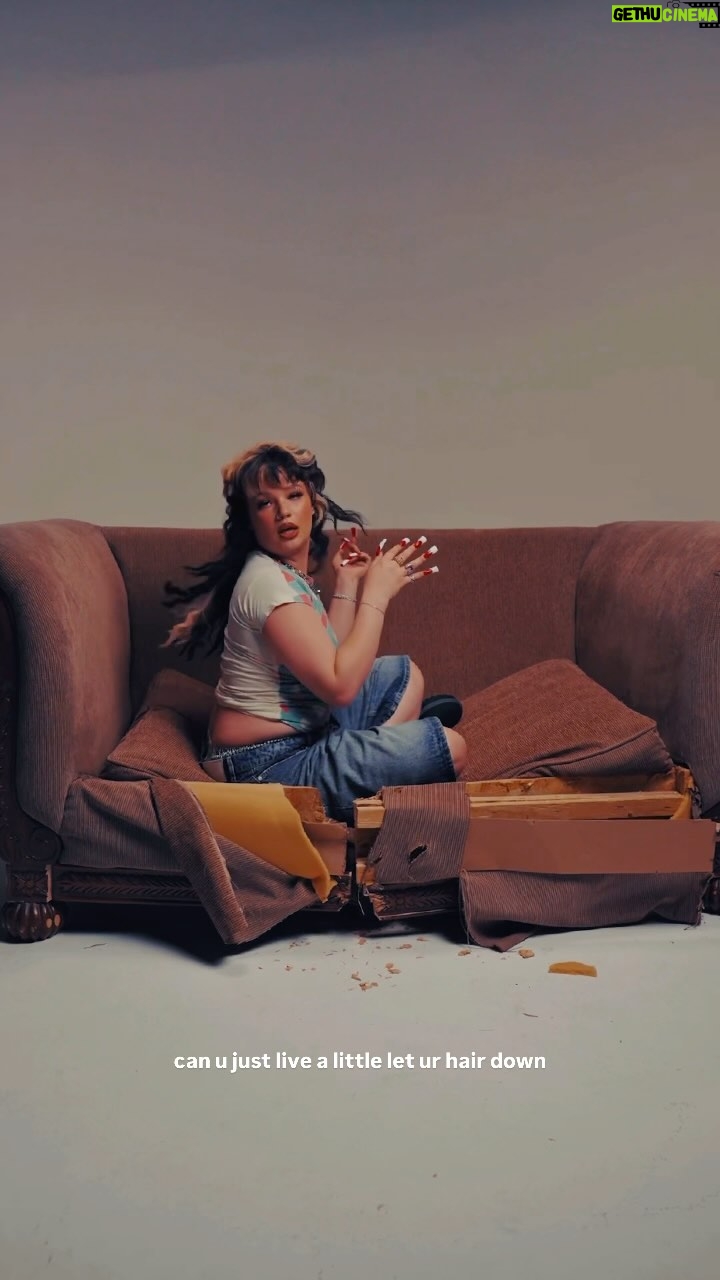 Lola Young - 141.6K Likes - break ur bed & then the sofa
may 16th