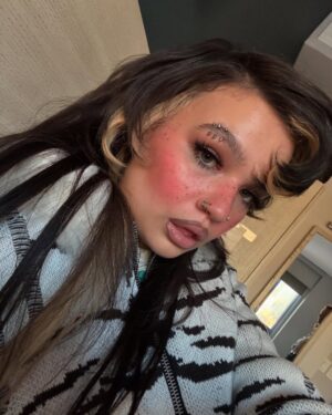 Lola Young Instagram - U cant take the ldn out the girl … i can tell u that 4 free