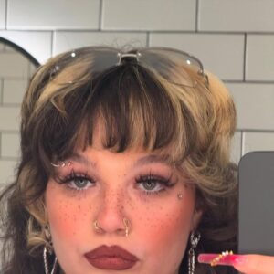Lola Young Instagram - just on the toilet hbu
