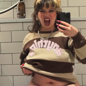 Lola Young Instagram - just on the toilet hbu