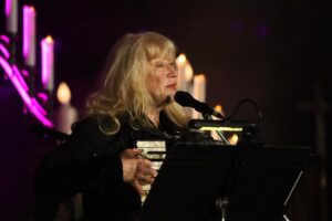 Loreena McKennitt Instagram - Loreena’s 2025 performances of 𝑼𝒏𝒅𝒆𝒓 𝑨 𝑾𝒊𝒏𝒕𝒆𝒓’𝒔 𝑴𝒐𝒐𝒏 concert of music and tales, began last night with the first of two sold-out shows in her home base of Stratford, Ontario — but there are still a few tickets left for her London, Ontario show this Friday and her Toronto shows this weekend.
 
🎟️ TICKETS IN BIO LINK 🔗 @LoreenaMcKennitt 

📸 Loreena performing at @copperlight.stratford Dec 10, 2025