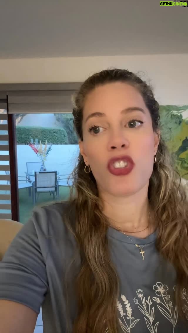 Lorna Cepeda - 345K Likes - Malagradecida jamaaaaas!!! Jiiiiijiiijiiiii
#humor #felicesfiestas