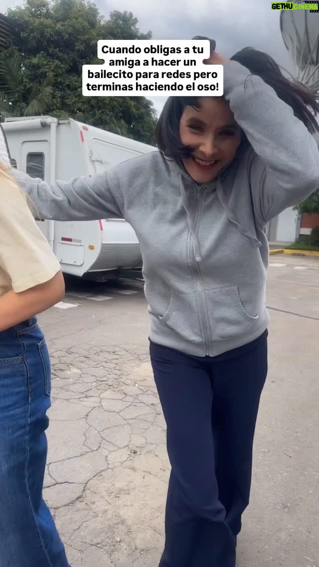 Lorna Cepeda - 153.3K Likes - Cuando la obligas pero terminas pasando tu pena! Jajajaja