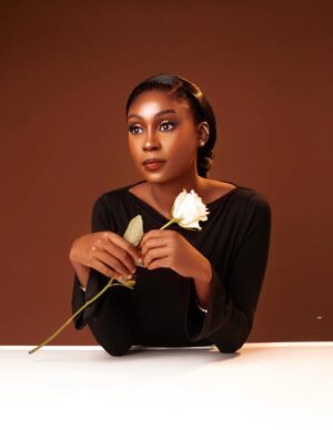Lota Chukwu Instagram - Happy birthday Lota’m, TSO.
Thank you God… for it all, and then some.
Beauty village :
📸 @oluwa_pixels
💄 @karensglam_
💇🏽♀️ @styledbycee_c
🌹 @thelmzflowershop