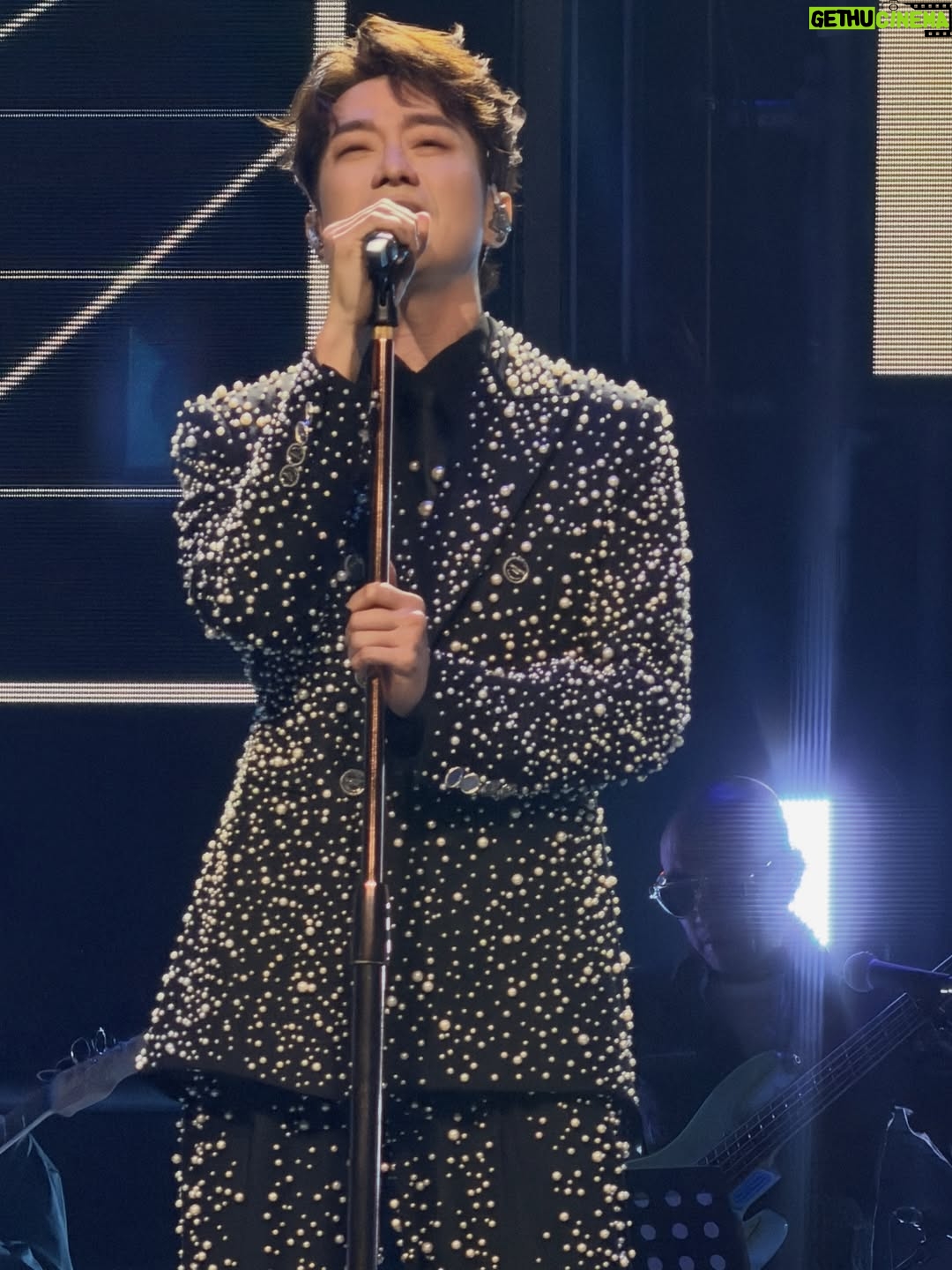 Lotus Wang - 2.3K Likes - 太精彩的演唱會🥰
#張棟樑
你好棒👍👍👍
粉絲掌聲不斷🥳🥳🥳
感動😭

#我是保庇天后王彩樺
#祝大家新年快樂恭喜發財