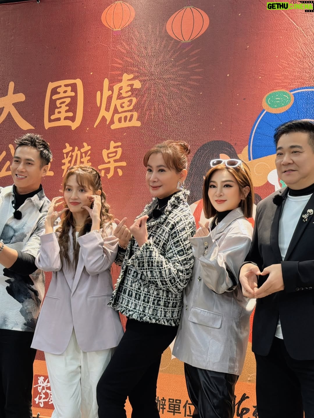 Lotus Wang - 1.3K Likes - 《女俠俱樂部》實境秀開鏡成功🏆🎉🥳
連續兩天出外景☺️
雖然冷又累累的但為了台灣最美的文化歌仔戲《傳承》的使命是充滿希望充滿活力還有這麼多人的溫暖覺得很幸福🥰
謝謝大家辛苦了❤️
敬請期待 《陳亞蘭歌仔戲》
女俠俱樂部❤️

#我是保庇天后王彩樺
#祝大家新年快樂恭喜發財
#女俠俱樂部