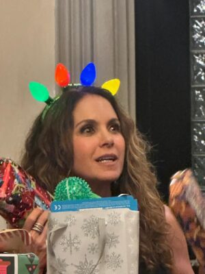 Lucero Instagram - Una Navidad fuera de serie, sin igual, qué hermosura de cena, de regalos, de compartir. Qué belleza de Nochebuena con tanto amor! Gracias familia! 🎄🌟🎅🏼🎶💝

#nochebuena #navidad #familia