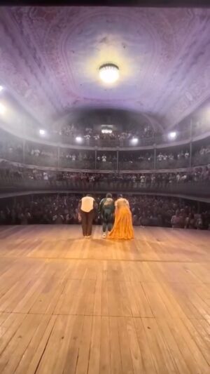 Luciana Paes Instagram - Nosso circo pobre se despediu de 2025 passando por Fortaleza e Brasília, duas cidades que nos acolheram caudalosamente e que pretendemos voltar. Que privilégio viver tudo isso junto a essa equipe dos céus. Obrigado a todos e até logo!