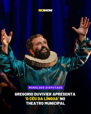 Luciana Paes Instagram - PERFORMANCE PREMIADA 🎭 | Quem ainda não assistiu ao monólogo “O céu da língua” (@ceudalingua), em que Gregorio Duvivier (@gduvivier) faz uma ode cômica à língua portuguesa, terá mais uma chance — e em grande estilo. Para comemorar o sucesso da montagem, que reuniu mais de 170 mil pessoas em um ano, em sessões quase sempre esgotadas, o espetáculo volta ao Rio entre 5 e 8 de fevereiro para apresentações especiais no Theatro Municipal do Rio de Janeiro (@theatromunicipalrj). Os ingressos partem de R$ 90 (inteira), e já estão à venda na plataforma Fever.

Em performance premiada no Prêmio Bibi Ferreira 2025, o ator e escritor parte de sua paixão pela poesia para refletir, com humor, sobre como ela está presente, mesmo que de maneira quase invisível, na linguagem cotidiana. Sob direção de Luciana Paes (@lucianapaesviva), que assina o texto com o ator, o espetáculo tem participação da designer Theodora Duvivier, que manipula projeções no palco, e do instrumentista Pedro Aune.

🎭 ‘O céu da língua’, com Gregorio Duvivier
📍 Theatro Municipal, Centro
🗓️ 5 a 8 de fevereiro
⏰ Qui, sex e sáb, às 19h. Dom, às 16h.
💲 De R$ 90 (galeria) a R$ 180 (plateia). 

📱 Confira mais espetáculos em cartaz no Rio no site do @rioshowoglobo

📸Divulgação/Priscila Prade