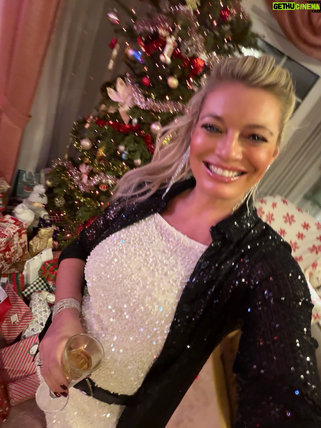 Lucie Borhyová - 4.2K Likes - Sny v hlavě, vděčnost v srdci
a nový rok za dveřmi.
Dream it. Do it. ✨