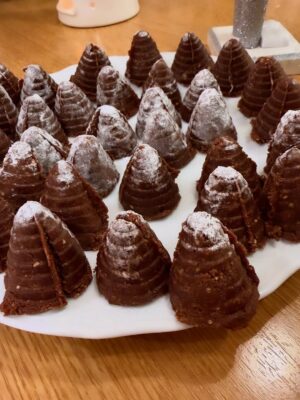 Lucie Borhyová Instagram - Advent je o krásných malých okamžicích,
které se dějí tak nějak mezi tím vším…
Přeji vám hezký večer při 4. adventní neděli 🕯️
a pokojné dny před nejkrásnějšími svátky v roce✨