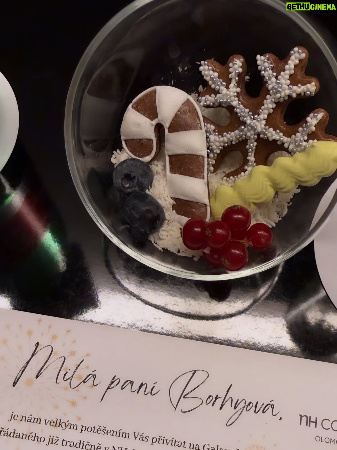 Lucie Borhyová - 4.7K Likes - Advent je o krásných malých okamžicích,
které se dějí tak nějak mezi tím vším…
Přeji vám hezký večer při 4. adventní neděli 🕯️
a pokojné dny před nejkrásnějšími svátky v roce✨