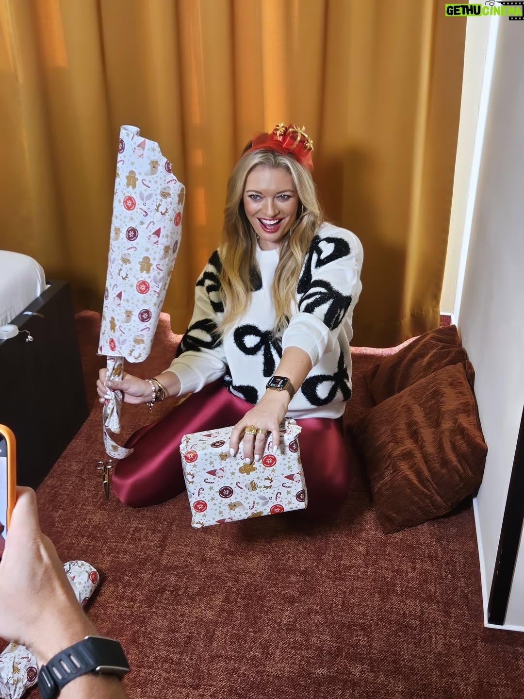 Lucie Borhyová - 4.7K Likes - Advent je o krásných malých okamžicích,
které se dějí tak nějak mezi tím vším…
Přeji vám hezký večer při 4. adventní neděli 🕯️
a pokojné dny před nejkrásnějšími svátky v roce✨