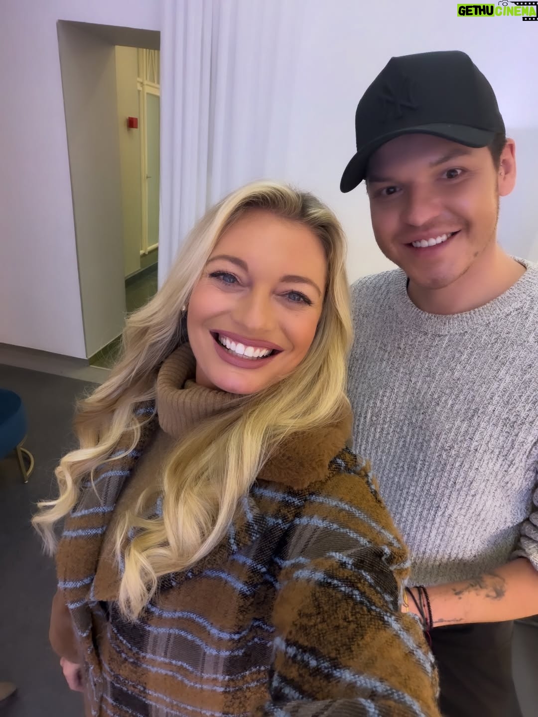 Lucie Borhyová - 4.7K Likes - Advent je o krásných malých okamžicích,
které se dějí tak nějak mezi tím vším…
Přeji vám hezký večer při 4. adventní neděli 🕯️
a pokojné dny před nejkrásnějšími svátky v roce✨