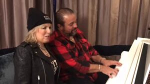 Lucinda Williams Instagram - Remembering good times with my friend. Love you Raul. 🕊️

📸 by @carolinachickadeeinatx