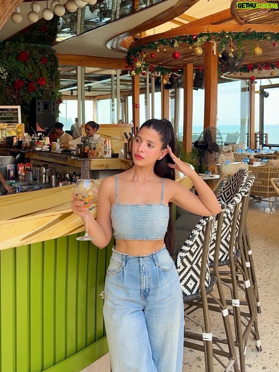 Luckii - 505 Likes - Back in North Goa and I finally visited my favourite cafe again @kikigoaofficial 🌴🥂
This place is always filled with the best vibes, delicious food and that dreamy view 🌊
Had such an amazing time here today! 
.
.
#goa #goacafe #northgoa
